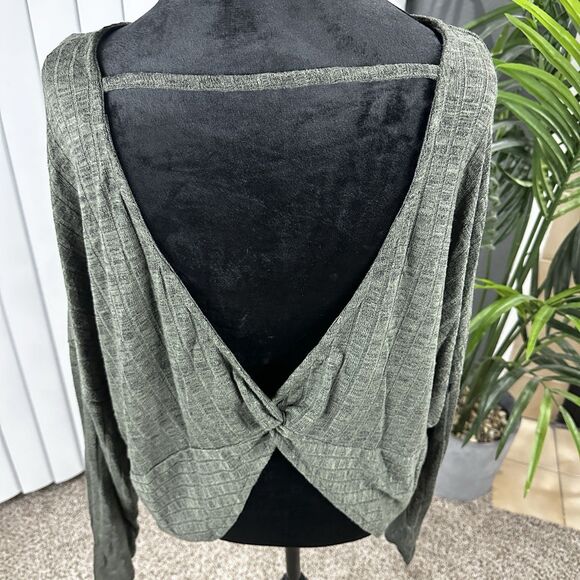 Forever 21+ Women's 2X Olive Green Ribbed 3/4 Sleeve Open Back Criss Cross Shirt - Picture 6 of 11